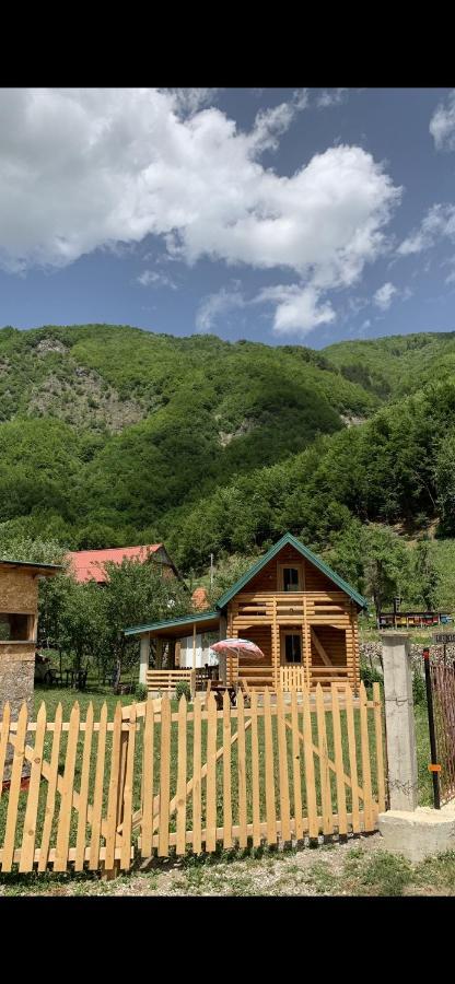 Guest House Ulaj Vuthaj Dış mekan fotoğraf