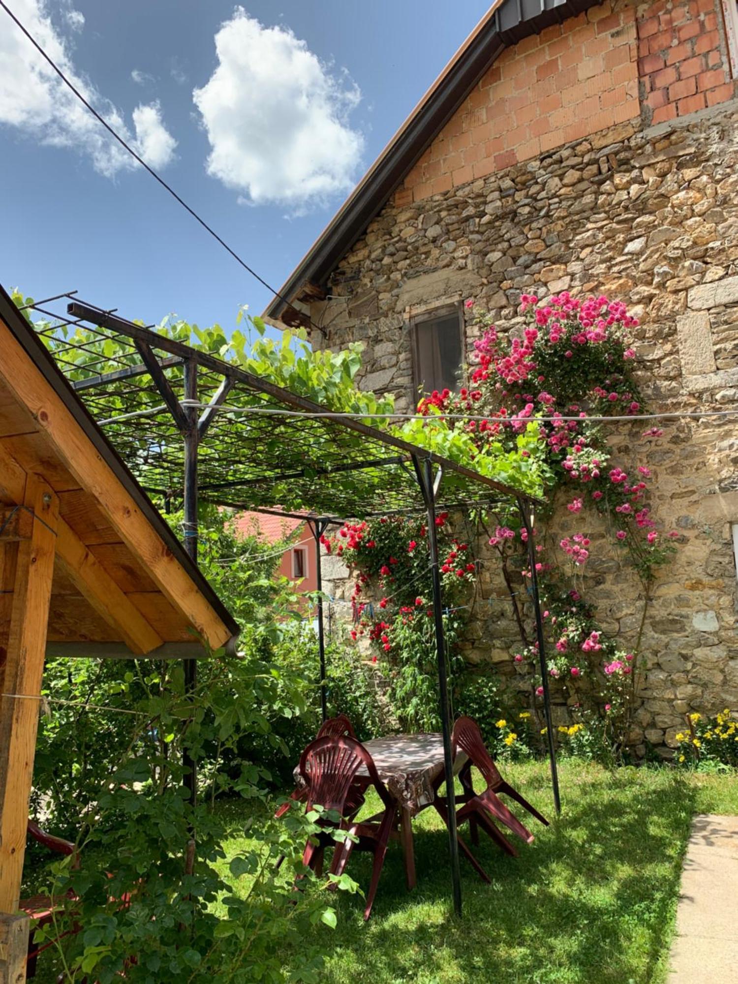 Guest House Ulaj Vuthaj Dış mekan fotoğraf